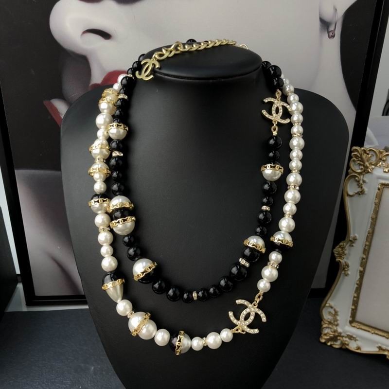 Chanel necklace 1lyx44